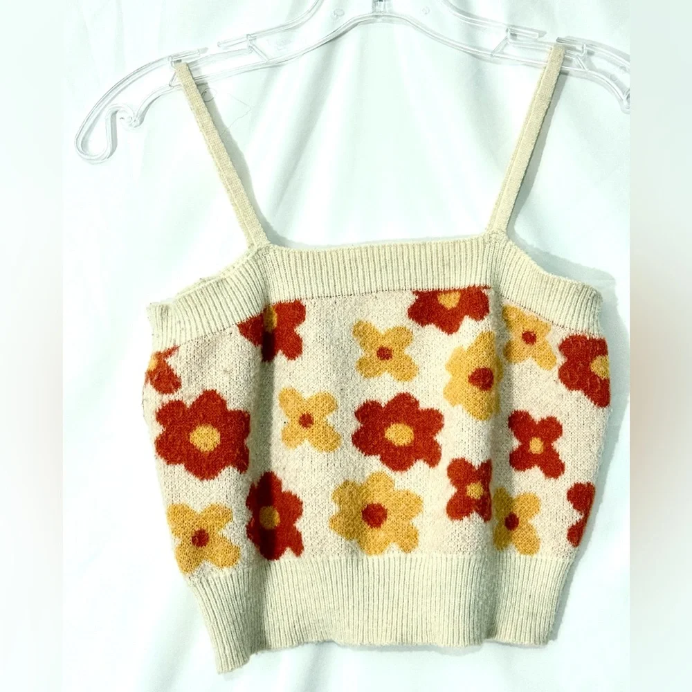 HYFVE Cute & Colorful Floral Cropped Knit Tank Top With Ribbed Hems Size Medium - Picture 4 of 10
